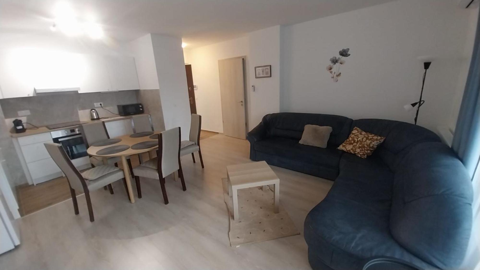 117 Family 3 Near By Heroes Square With Free Garage *