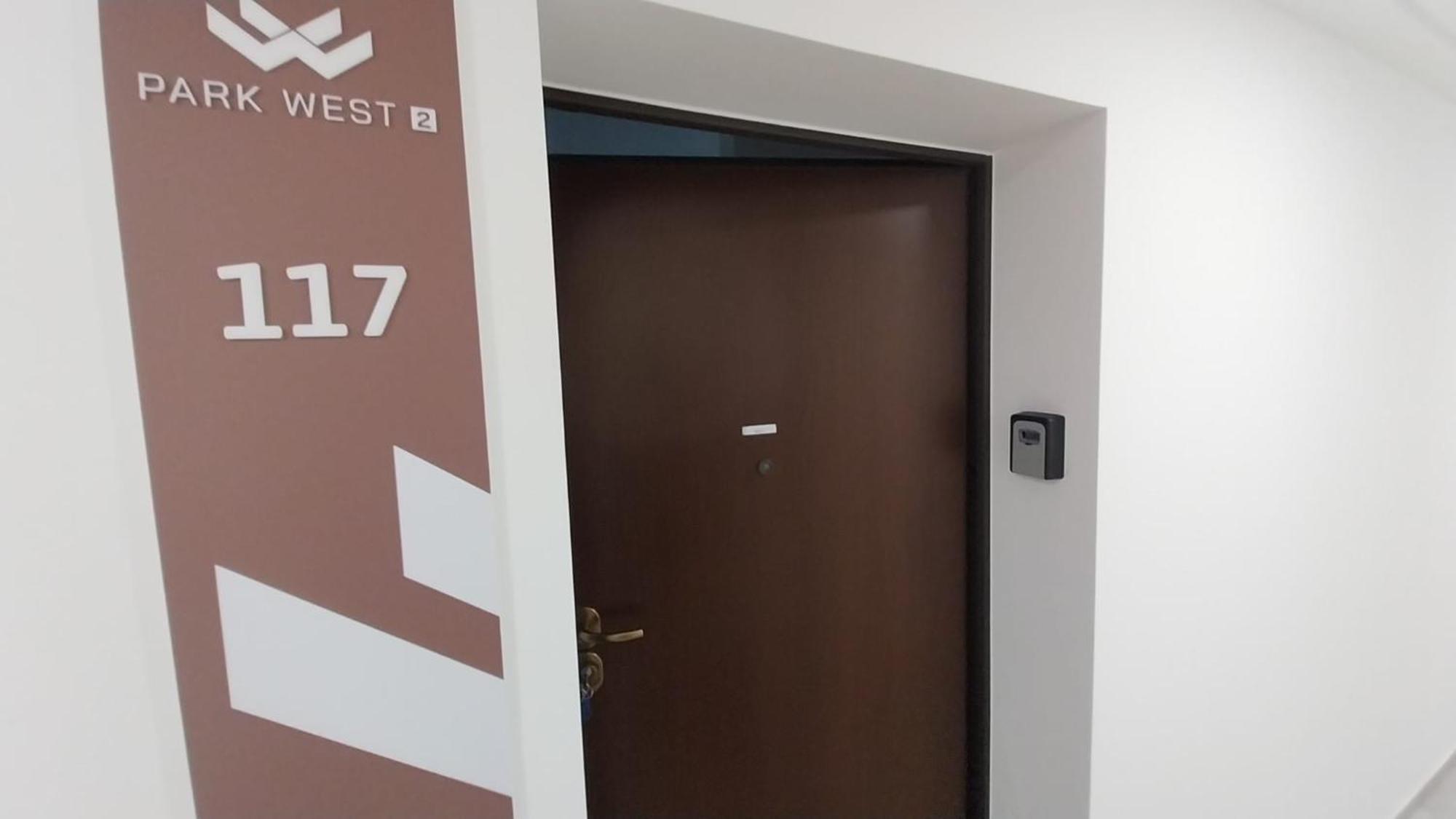 117 Family 3 Near By Heroes Square With Free Garage