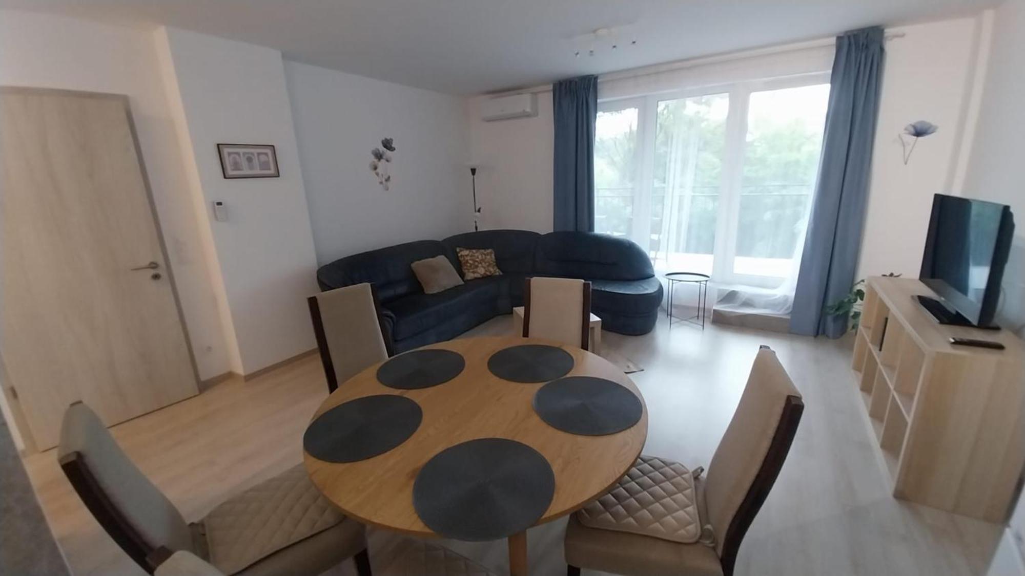 117 Family 3 Near By Heroes Square With Free Garage Apartment *