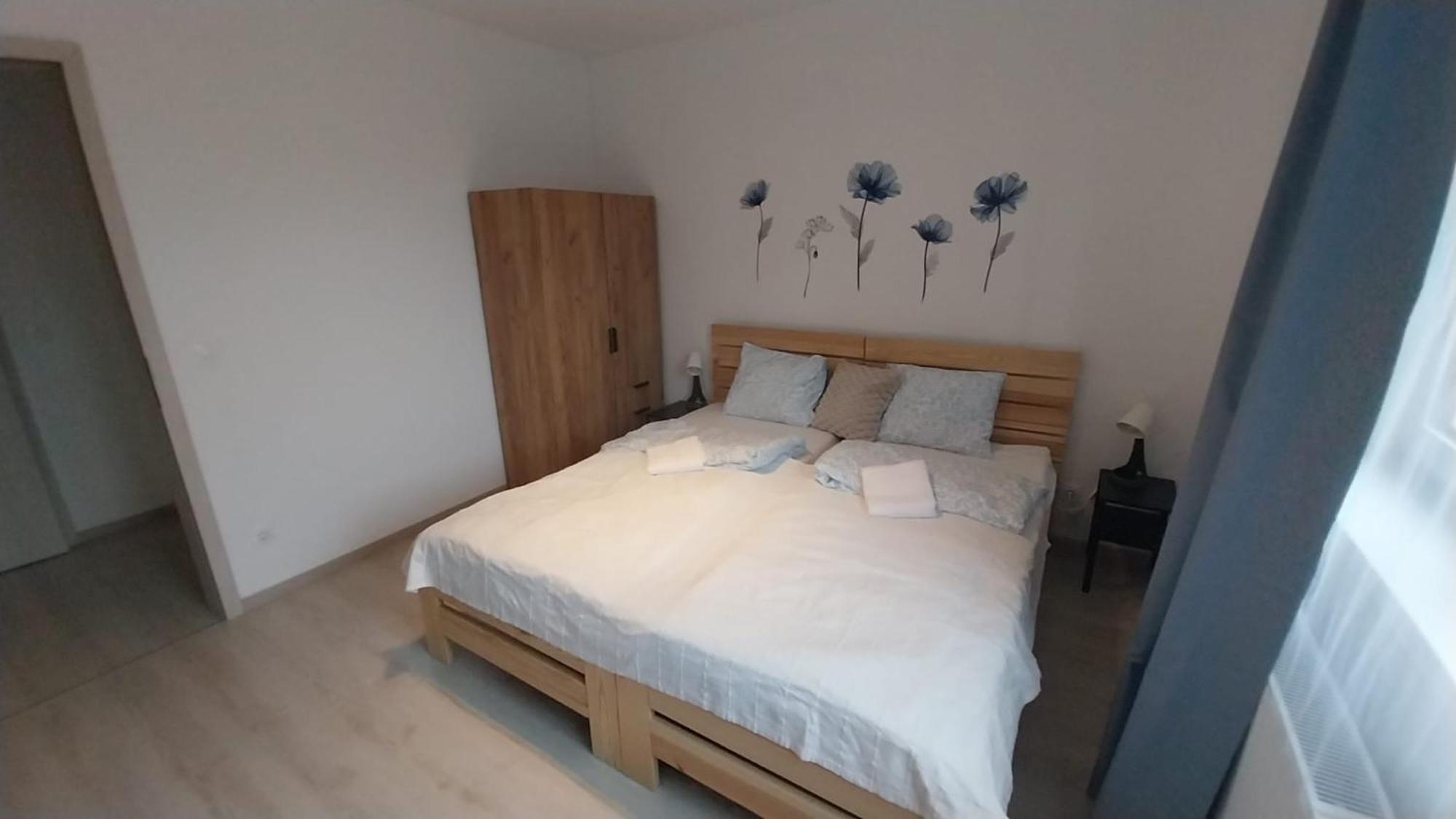 117 Family 3 Near By Heroes Square With Free Garage Apartment